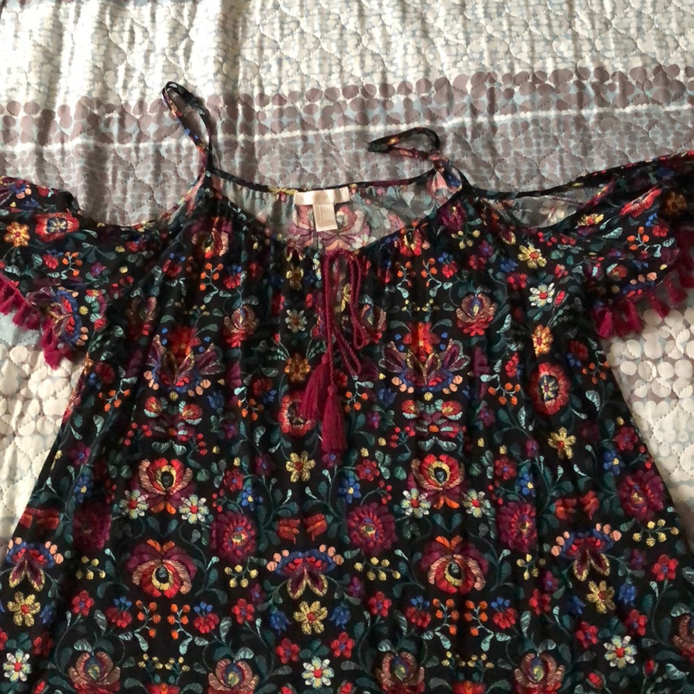 Cold shoulder top